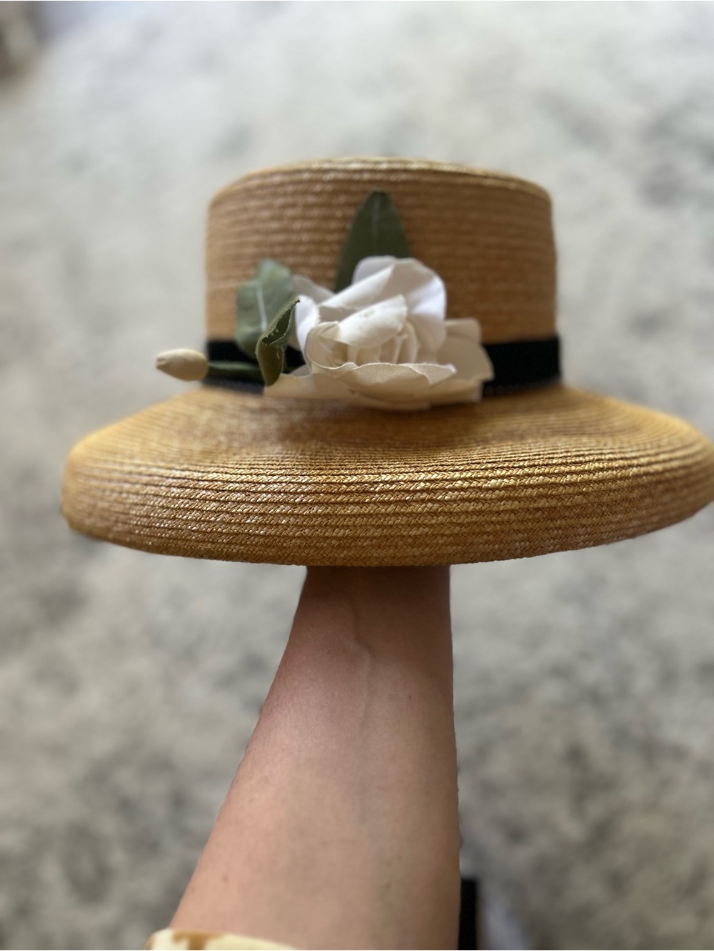 Kokin NEW YORK Straw Brimmed Hat Black Velvet Green leaf white Flowers